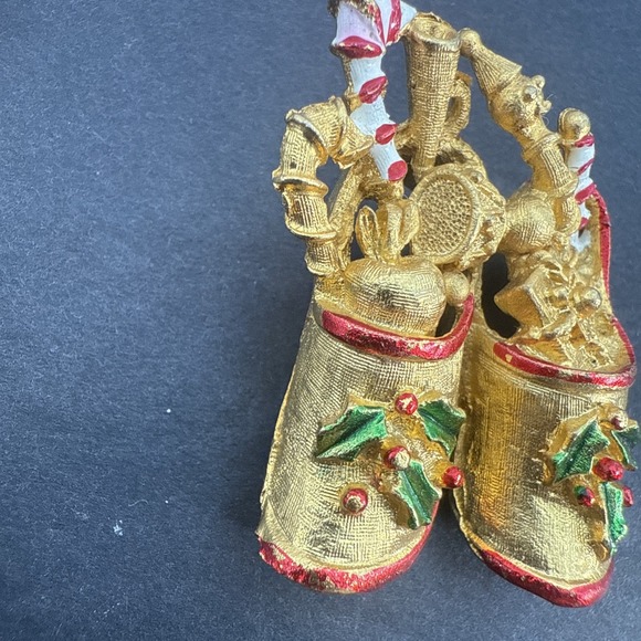Christmas Slippers w Gifts Enamel COREL Vintage Gold Brooch Pin - Picture 4 of 14